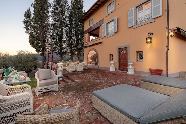 Foto van Villa bij Lucca met privézwembad - Vakantiehuis in Maggiano - TerraceBalcony