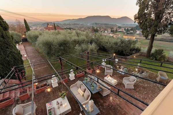 Foto van Villa bij Lucca met privézwembad - Vakantiehuis in Maggiano - ExteriorSummer