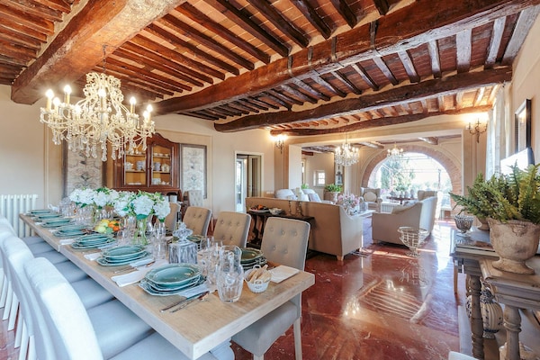 Foto van Villa bij Lucca met privézwembad - Vakantiehuis in Maggiano - DiningRoom