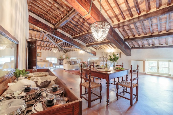 Foto van Villa bij Lucca met privézwembad - Vakantiehuis in Maggiano - DiningRoom