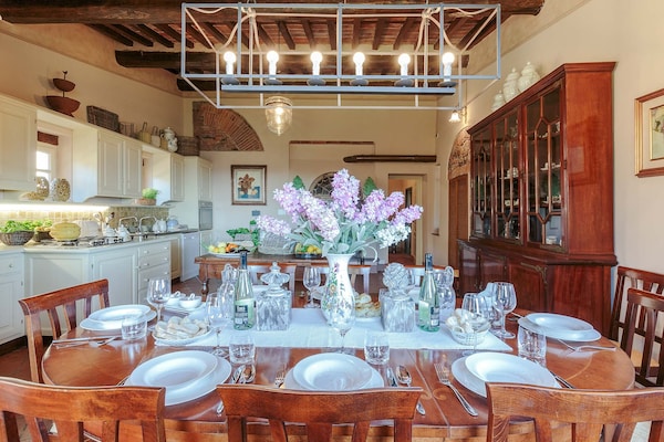 Foto van Villa bij Lucca met privézwembad - Vakantiehuis in Maggiano - DiningRoom