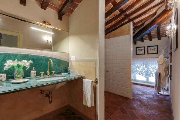 Foto van Villa bij Lucca met privézwembad - Vakantiehuis in Maggiano - BathRoom