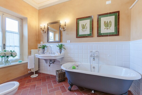 Foto van Villa bij Lucca met privézwembad - Vakantiehuis in Maggiano - BathRoom