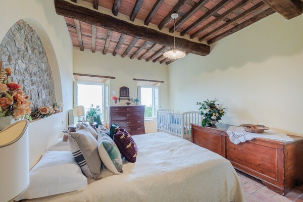 Foto van Villa met zwembad en uitzicht op de wijngaard - Vakantiehuis in Lucca - BedRoom