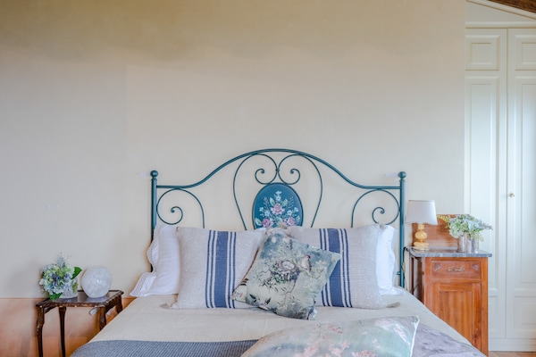 Foto van Villa met zwembad en uitzicht op de wijngaard - Vakantiehuis in Lucca - BedRoom