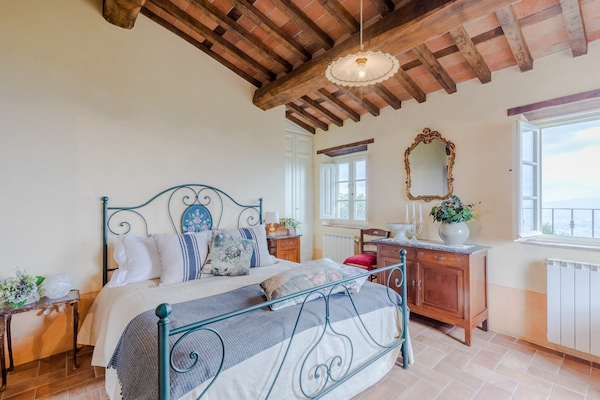 Foto van Villa met zwembad en uitzicht op de wijngaard - Vakantiehuis in Lucca - BedRoom