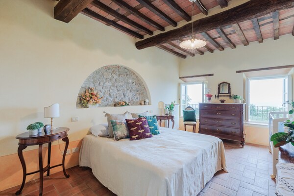 Foto van Villa met zwembad en uitzicht op de wijngaard - Vakantiehuis in Lucca - BedRoom