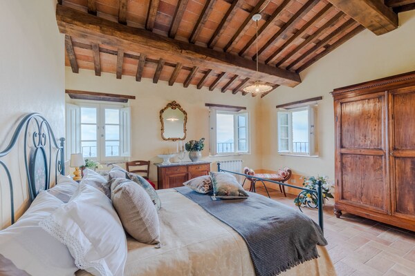 Foto van Villa met zwembad en uitzicht op de wijngaard - Vakantiehuis in Lucca - BedRoom