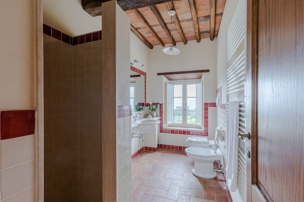 Foto van Villa met zwembad en uitzicht op de wijngaard - Vakantiehuis in Lucca - BathRoom
