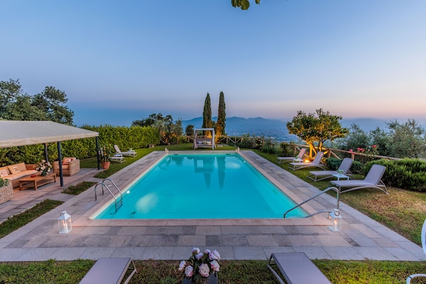 Foto van Villa met zwembad en uitzicht op de wijngaard - Vakantiehuis in Lucca - PoolOfHouse