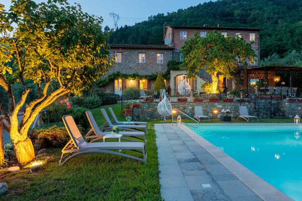 Foto van Villa met zwembad en uitzicht op de wijngaard - Vakantiehuis in Lucca - PoolOfHouse