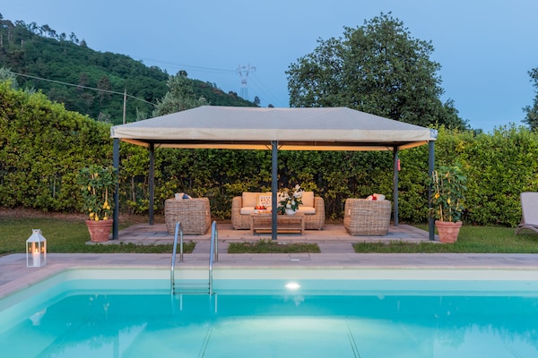 Foto van Villa met zwembad en uitzicht op de wijngaard - Vakantiehuis in Lucca - PoolOfHouse