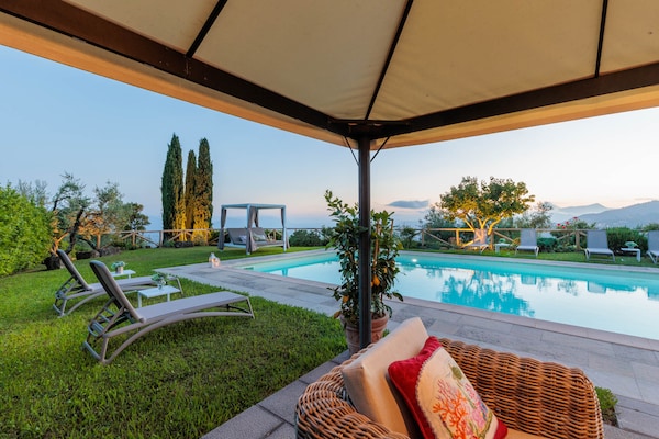 Foto van Villa met zwembad en uitzicht op de wijngaard - Vakantiehuis in Lucca - PoolOfHouse