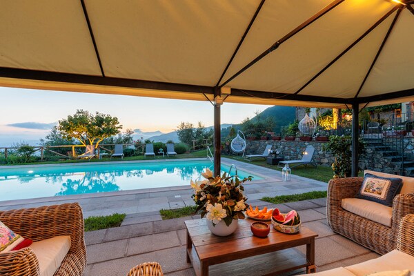 Foto van Villa met zwembad en uitzicht op de wijngaard - Vakantiehuis in Lucca - PoolOfHouse