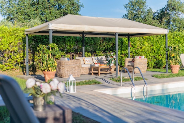 Foto van Villa met zwembad en uitzicht op de wijngaard - Vakantiehuis in Lucca - PoolOfHouse