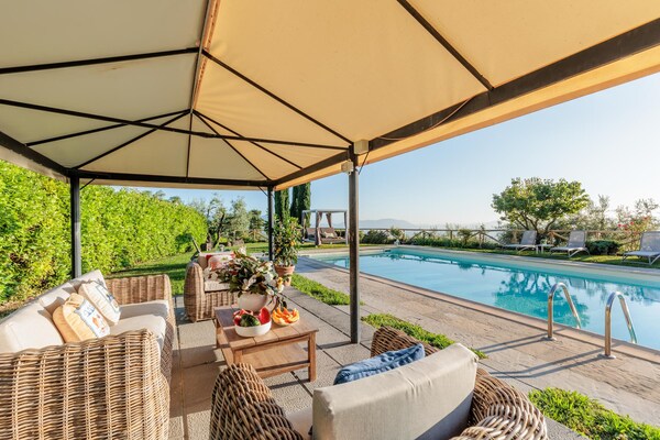 Foto van Villa met zwembad en uitzicht op de wijngaard - Vakantiehuis in Lucca - PoolOfHouse
