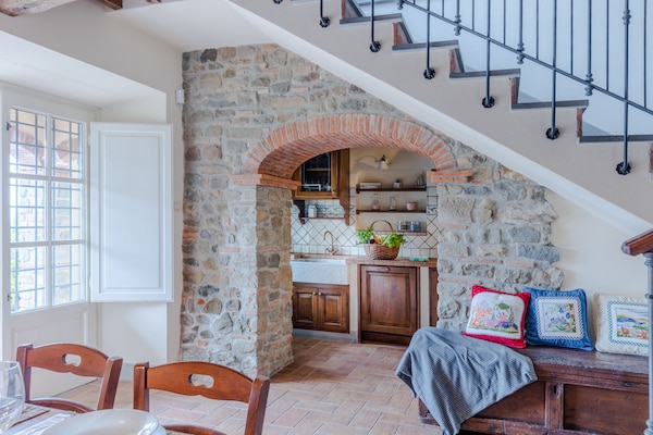 Foto van Villa met zwembad en uitzicht op de wijngaard - Vakantiehuis in Lucca - LivingRoom