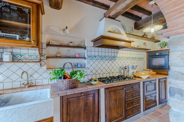Foto van Villa met zwembad en uitzicht op de wijngaard - Vakantiehuis in Lucca - Kitchen