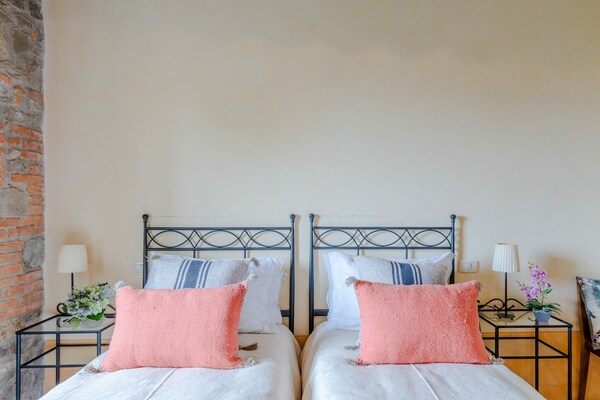 Foto van Villa met zwembad en uitzicht op de wijngaard - Vakantiehuis in Lucca - BedRoom