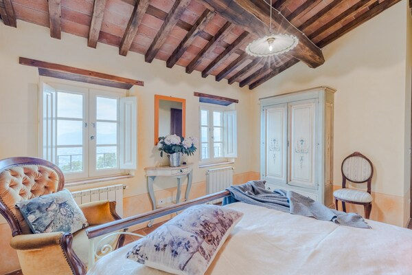 Foto van Villa met zwembad en uitzicht op de wijngaard - Vakantiehuis in Lucca - BedRoom