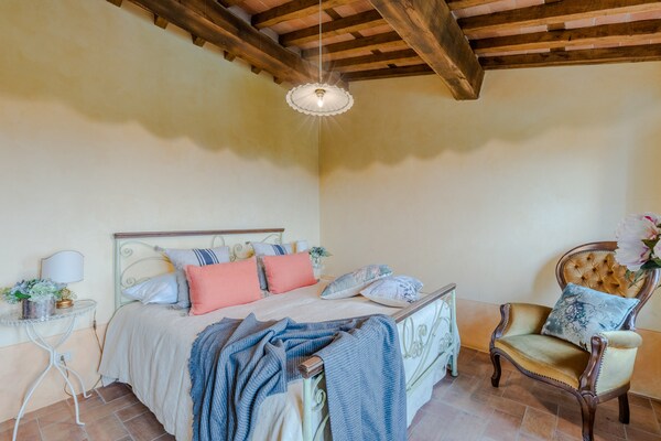 Foto van Villa met zwembad en uitzicht op de wijngaard - Vakantiehuis in Lucca - BedRoom
