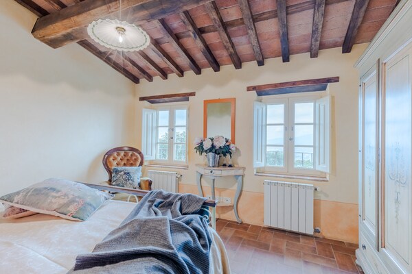 Foto van Villa met zwembad en uitzicht op de wijngaard - Vakantiehuis in Lucca - BedRoom