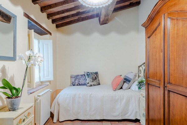Foto van Villa met zwembad en uitzicht op de wijngaard - Vakantiehuis in Lucca - BedRoom
