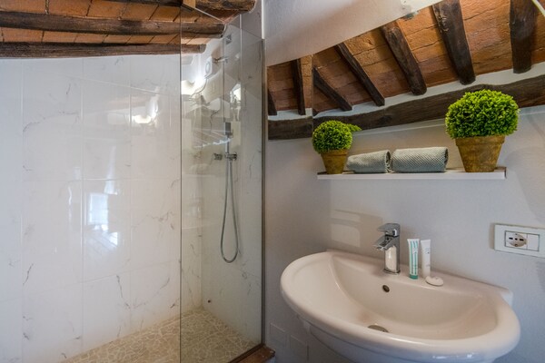 Foto van Licht appartement in de kunstwijk van Lucca - Vakantiehuis in Lucca - BathRoom