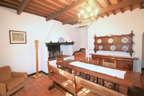 Foto van Toscaans landhuis met privé zwembad - Vakantiehuis in Montescudaio - LivingRoom