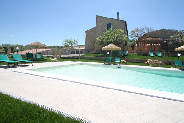 Foto van Toscaans landhuis met privé zwembad - Vakantiehuis in Montescudaio - PoolOfHouse