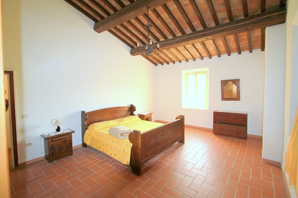 Foto van Toscaans landhuis met privé zwembad - Vakantiehuis in Montescudaio - BedRoom