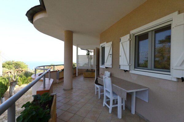 Foto van Studio voor stellen in Capo Vaticano met zwembad - Vakantiehuis in Capo Vaticano - TerraceBalcony