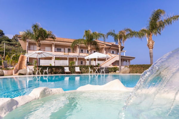 Foto van Studio voor stellen in Capo Vaticano met zwembad - Vakantiehuis in Capo Vaticano - PoolOfHouse