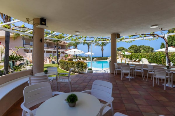 Foto van Studio voor stellen in Capo Vaticano met zwembad - Vakantiehuis in Capo Vaticano - ParkFacilities