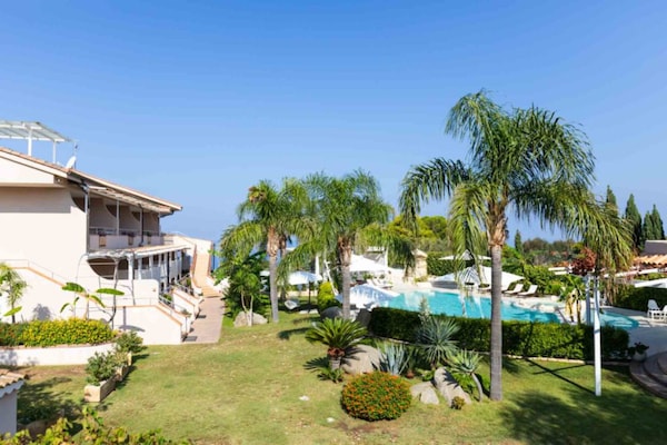 Foto van Studio voor stellen in Capo Vaticano met zwembad - Vakantiehuis in Capo Vaticano - ExteriorSummer