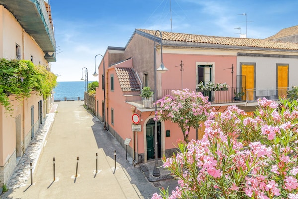 Foto van Vakantiehuis bij Etna Strand Santa Tecla - Vakantiehuis in SANTA TECLA ACIREALE - ExteriorSummer