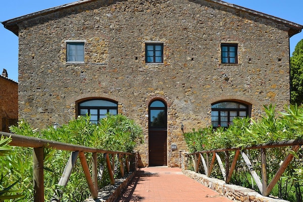Foto van Antico Borgo Casalappi, appartementen in Campiglia Marittima - ExteriorSummer