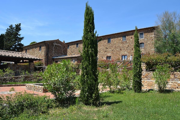 Foto van Antico Borgo Casalappi, appartementen in Campiglia Marittima - GardenSummer
