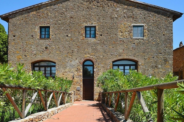 Foto van Antico Borgo Casalappi, appartementen in Campiglia Marittima - ExteriorSummer