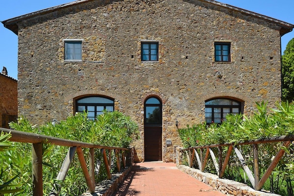 Foto van Antico Borgo Casalappi, appartementen in Campiglia Marittima - ExteriorSummer