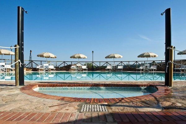 Foto van Antico Borgo Casalappi, appartementen in Campiglia Marittima - Pool