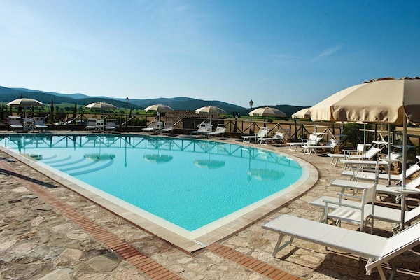 Foto van Antico Borgo Casalappi, appartementen in Campiglia Marittima - Pool