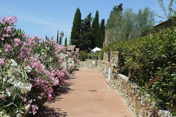 Foto van Antico Borgo Casalappi, appartementen in Campiglia Marittima - ViewSummer