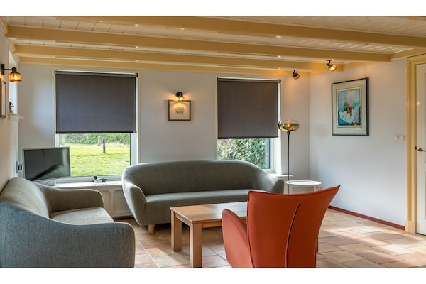 Foto van Aantrekkelijke woning in het Fries - Vakantiehuis in Oost-Texel - LivingRoom