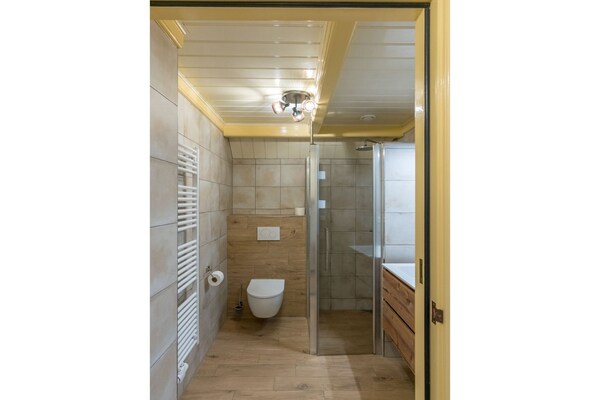 Foto van Heerlijk huis op Texel vlakbij zee - Vakantiehuis in Oost-Texel - BathRoom