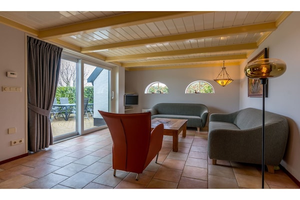 Foto van Heerlijk huis op Texel vlakbij zee - Vakantiehuis in Oost-Texel - LivingRoom