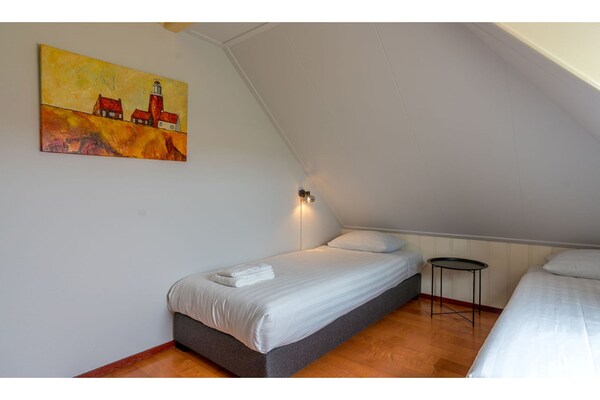 Foto van Heerlijk huis op Texel vlakbij zee - Vakantiehuis in Oost-Texel - BedRoom