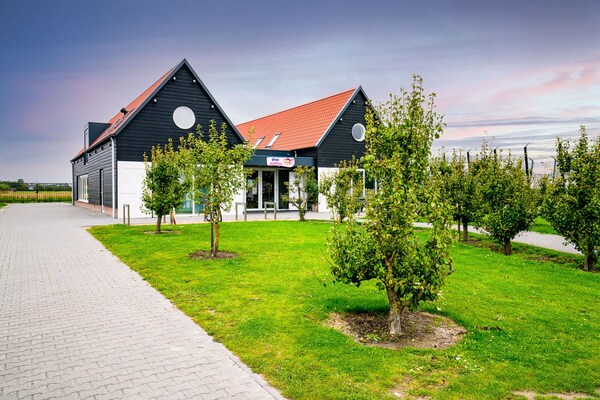 Foto van Chalet in Oostkapelle bij het Strand - Vakantiehuis in Oostkapelle - HallReception