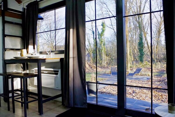 Foto van Tiny House in Hoogersmilde met tuin en parkeergelegenheid - DiningRoom