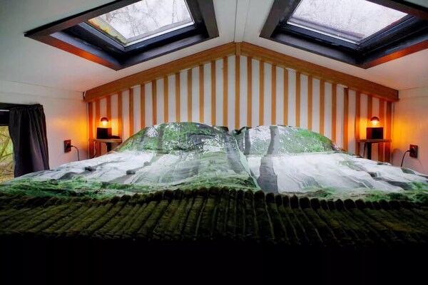Foto van Tiny House in Hoogersmilde met tuin en parkeergelegenheid - BedRoom
